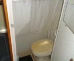 160513201008_bathroom.jpg